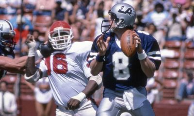 Steve Young scans the field with the LA Express of the USFL (Photo: USATSI)